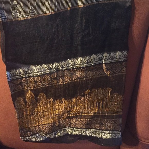 NEW LISTING 100% SILK SCARF - Picture 1 of 4